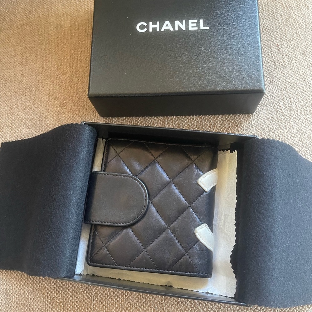 Chanel Black and Cream Quilted wallet and  Card Holder.Authentic! - Picture 2 of 10